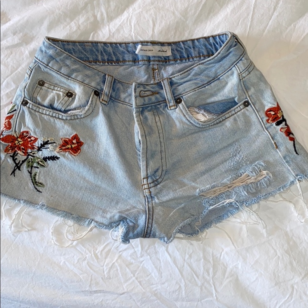 Subdued Vintage Crop Embroidered Shorts